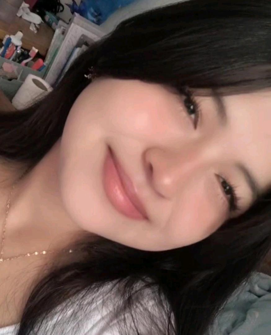 A woman from Bolivia on UhmeCam