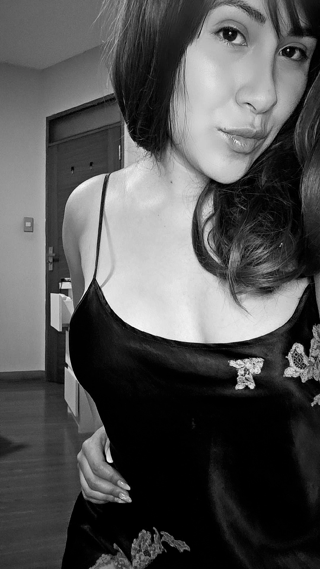 A woman from Bolivia on UhmeCam